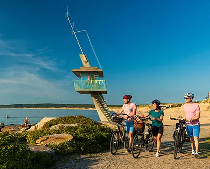  The lifeguard tower in Tylösand with cyclists at